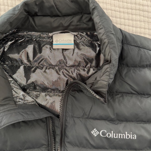 Columbia Men's Puffer Vest - Picture 3 of 3